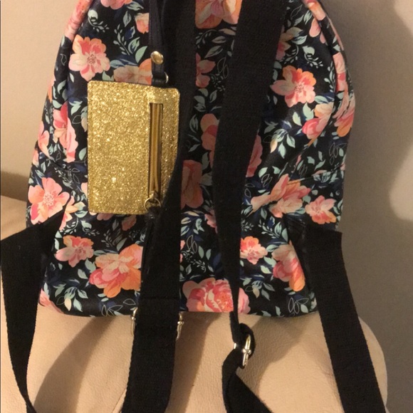 🌼🌸Floral book bag🌸🌼 - Picture 3 of 3